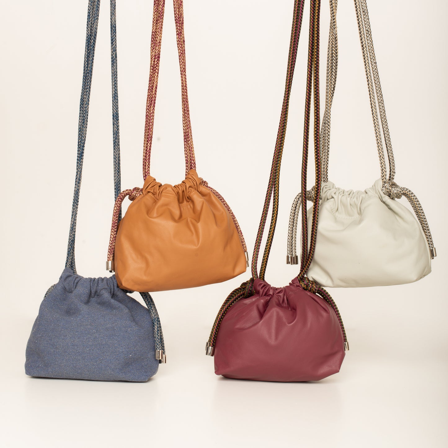 Bolsa Saquinho M com Alça de Corda