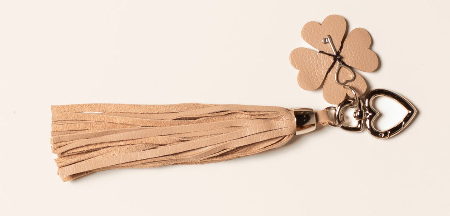 Bag Charm de Franja e Trevo (Prateado)