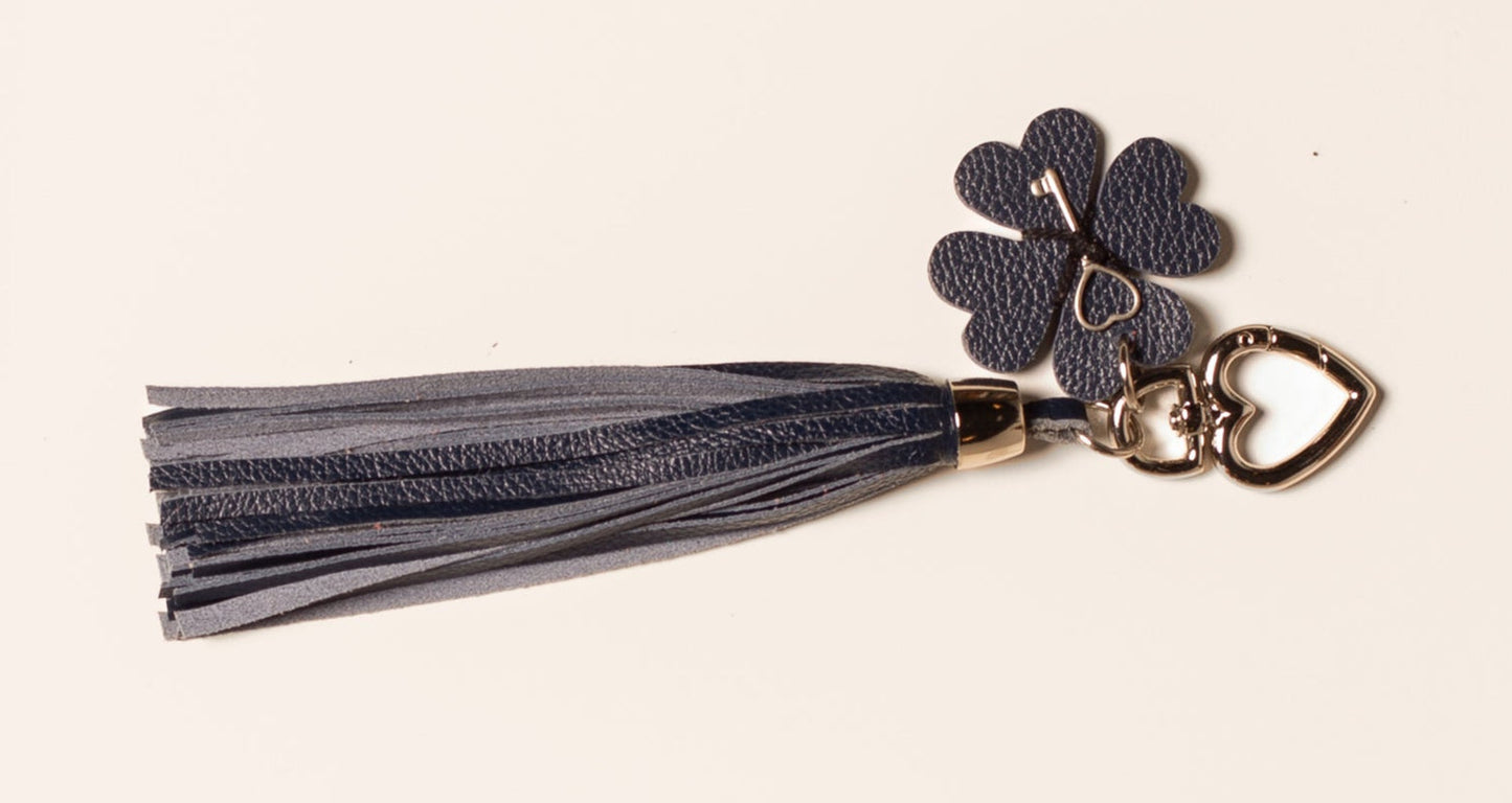 Bag Charm de Franja e Trevo (Prateado)