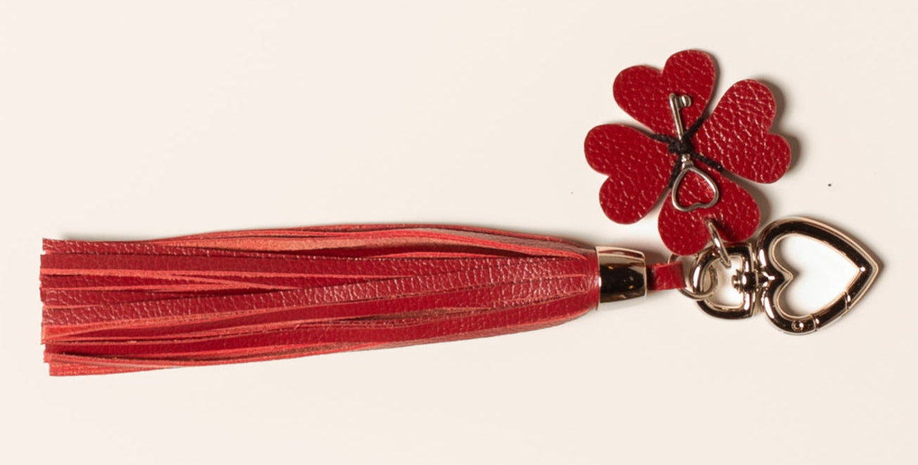 Bag Charm de Franja e Trevo (Prateado)