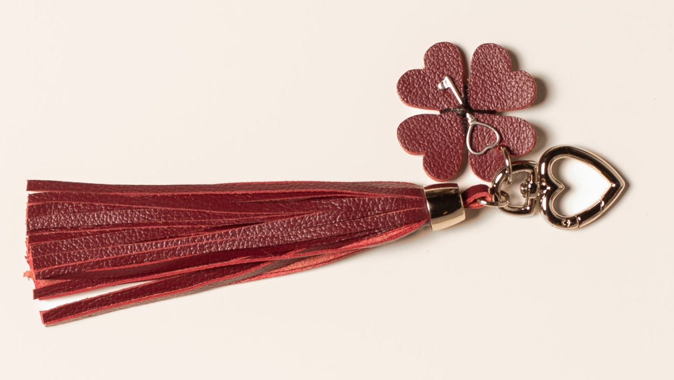 Bag Charm de Franja e Trevo (Prateado)