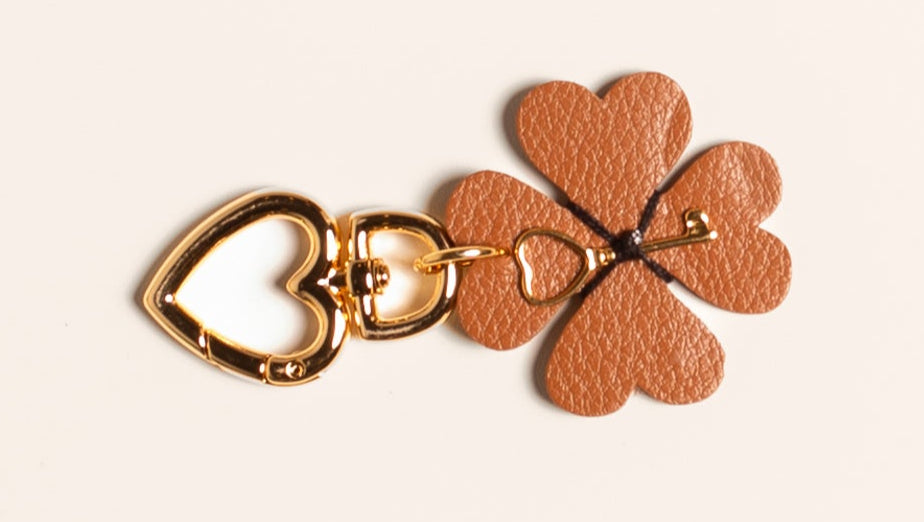 Bag Charm Trevo - Dourado