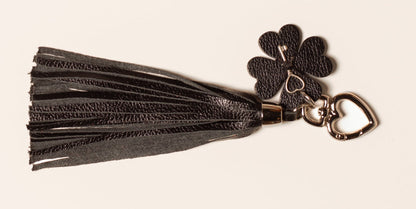 Bag Charm de Franja e Trevo (Prateado)