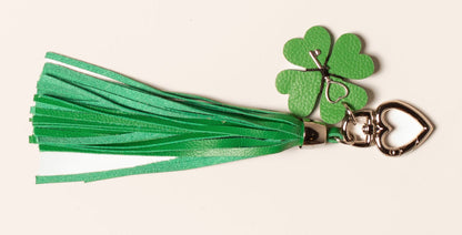 Bag Charm de Franja e Trevo (Prateado)